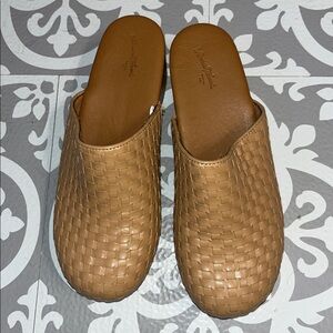 Ladies Tan Woven Women's Clogs size 8
